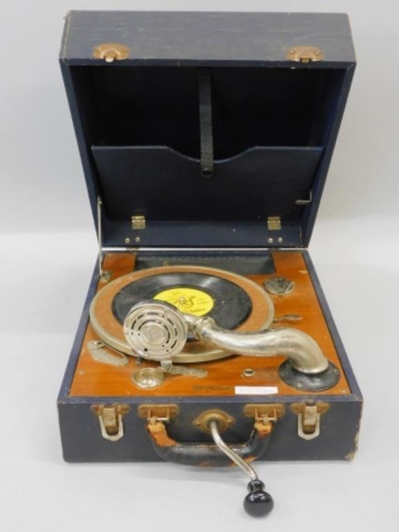 RCA VICTOR WIND-UP PICNIC-STYLE