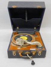 RCA VICTOR WIND-UP PICNIC-STYL