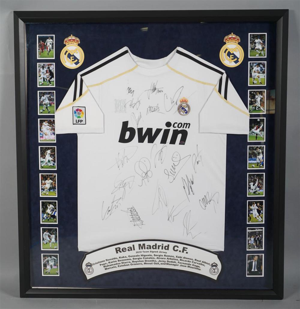 REAL MADRID CF, AUTOGRAPHED TEAM
