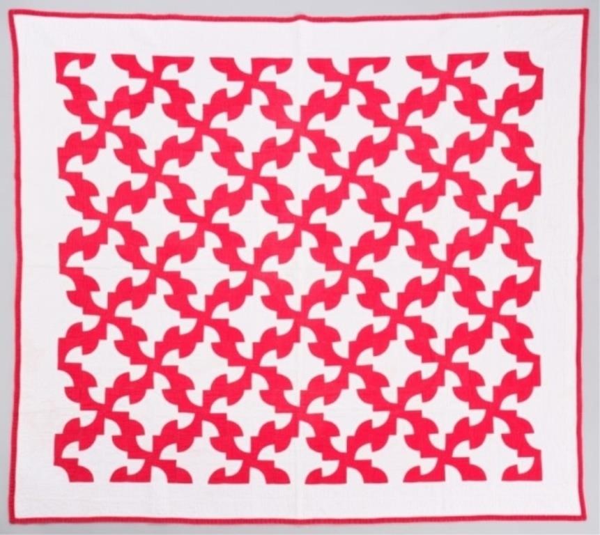 RED & WHITE DRUNKARD'S PATH QUILTIn