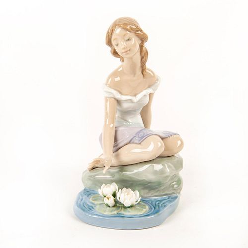 REFLECTIONS OF HELENA 01007706 -