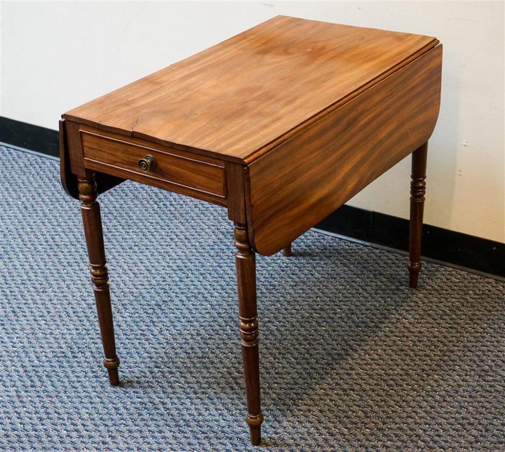 REGENCY MAHOGANY DROP-LEAF PEMBROKE