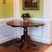 REGENCY MAHOGANY TILT-TOP CENT