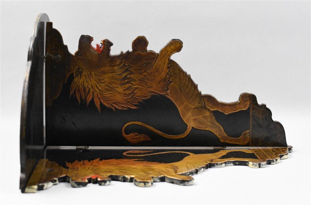 REGENCY PAPIER-MACHE LION-FORM WALL