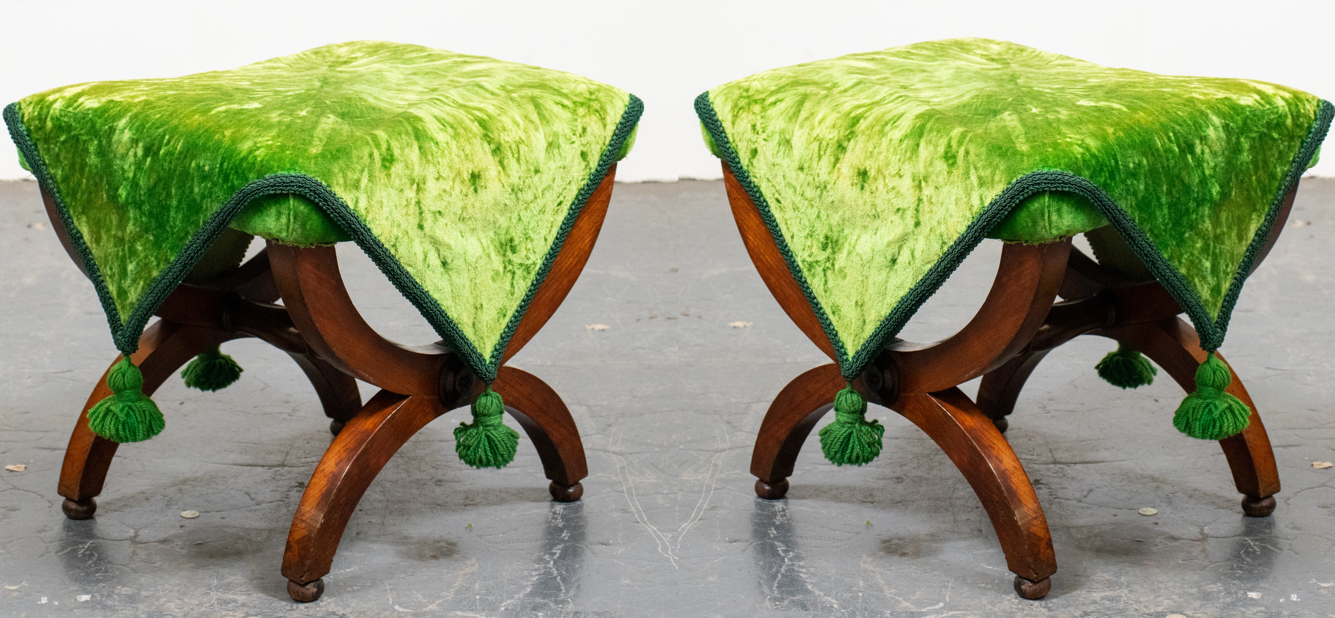 REGENCY VELVET AND WALNUT CURULE