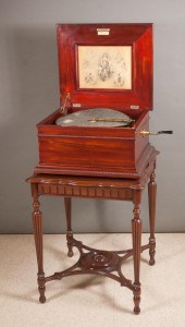 REGINA DISC MUSIC BOX ON TABLE