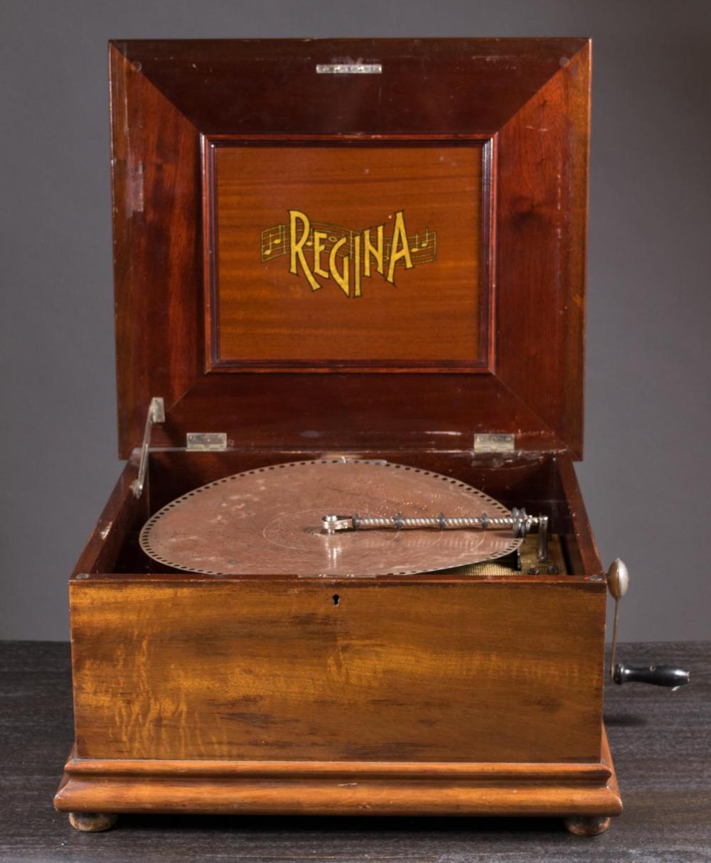 REGINA DISC MUSIC BOX WITH