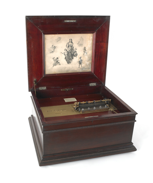 Regina mahogany music box 10 1/2" x