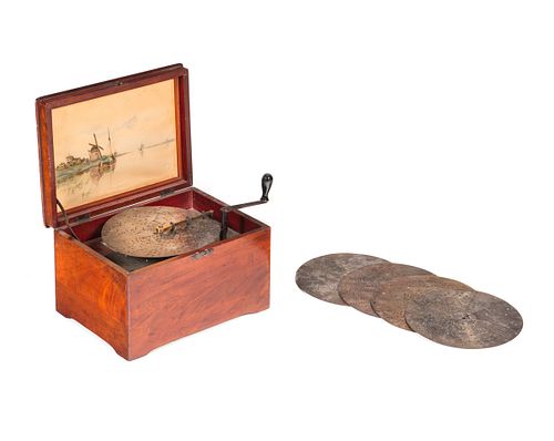 REGINA MECHANICAL MUSIC BOX W