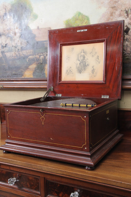 REGINA MUSIC BOX. Model # 64332 