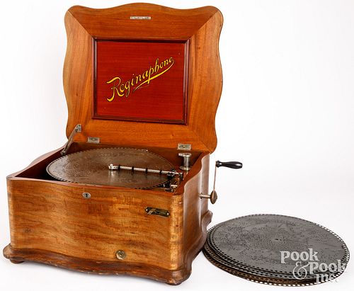 REGINA MUSIC BOX WITH EIGHTEEN