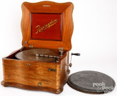 REGINA MUSIC BOX WITH EIGHTEEN