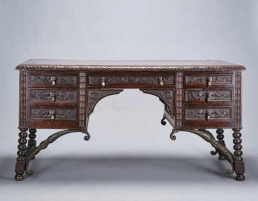 RENAISSANCE REVIVAL OAK DESKA