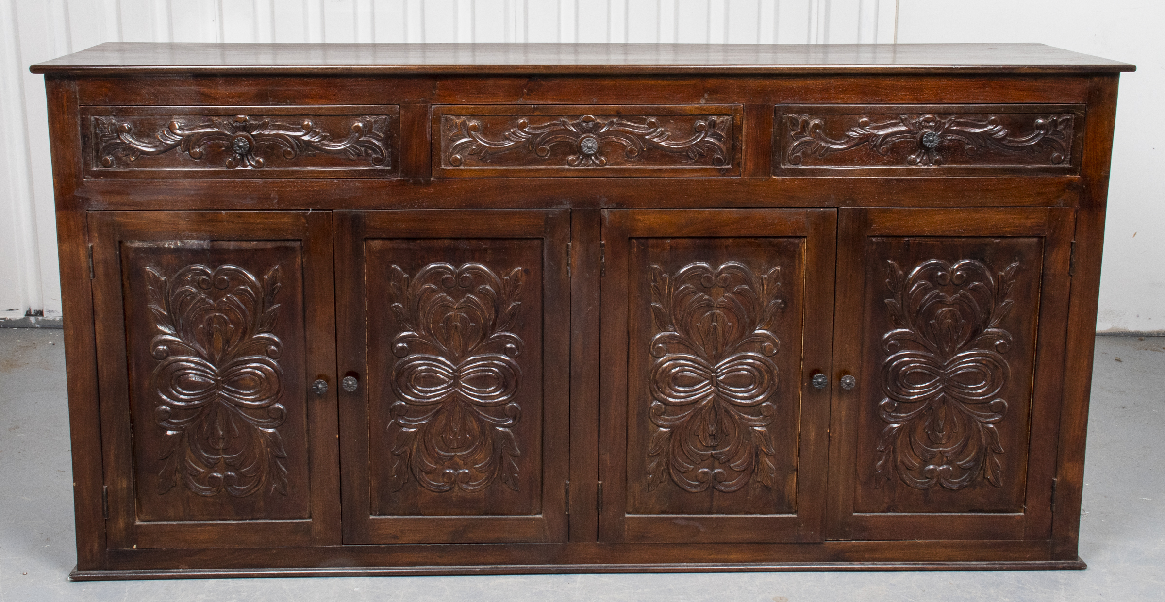 RENAISSANCE STYLE CARVED OAK
