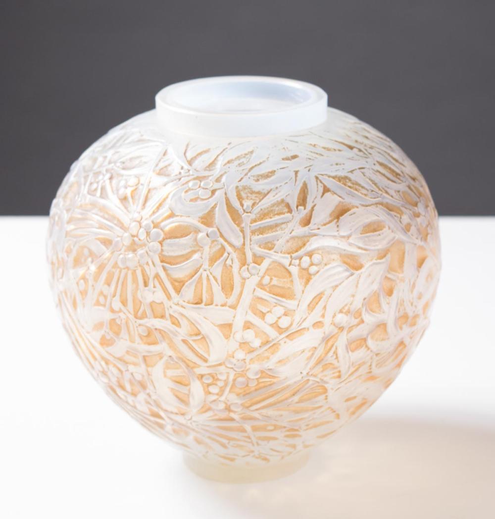 RENE LALIQUE "GUI" TINTED GLASS