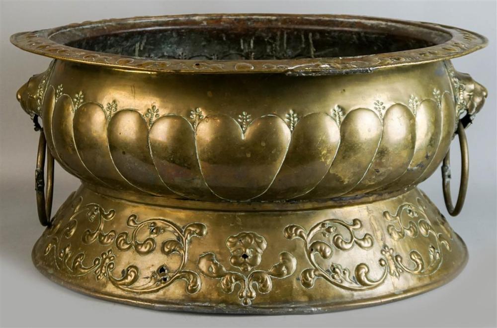 REPOUSSE BRASS OVAL FOOT