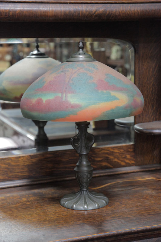 REVERSE PAINTED TABLE LAMP. Urn