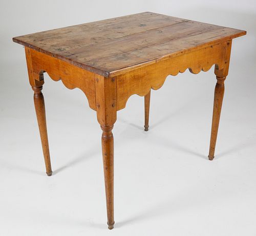 RHODE ISLAND MAPLE TAVERN TABLE,