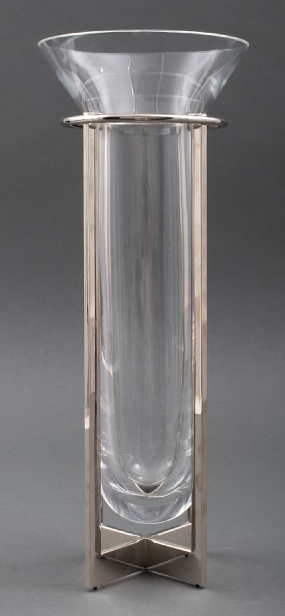 RICHARD MEIER STEUBEN GLASS VASE ON