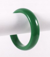 RICHLY COLORED GREEN JADE BANG