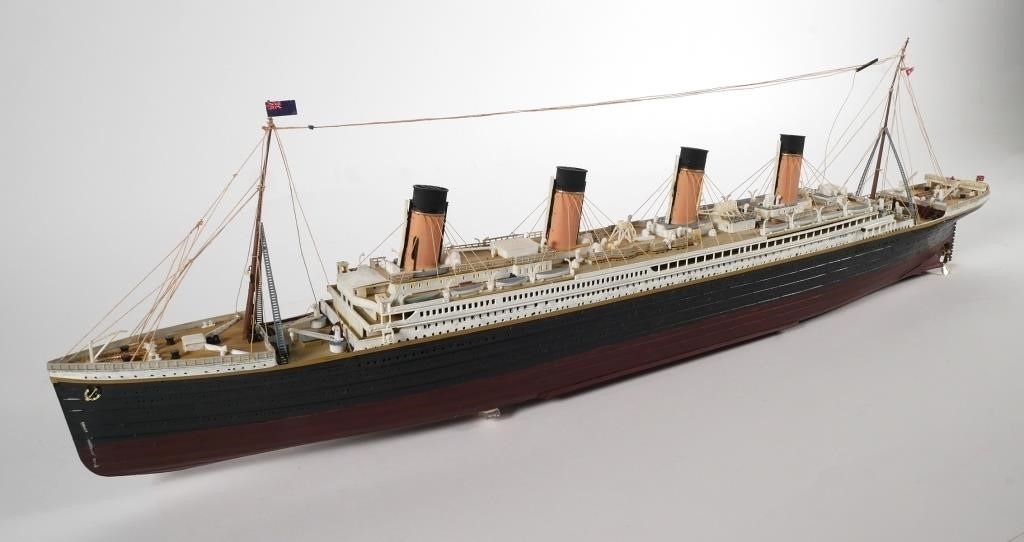 RMS TITANIC MODEL 30.5"Highly