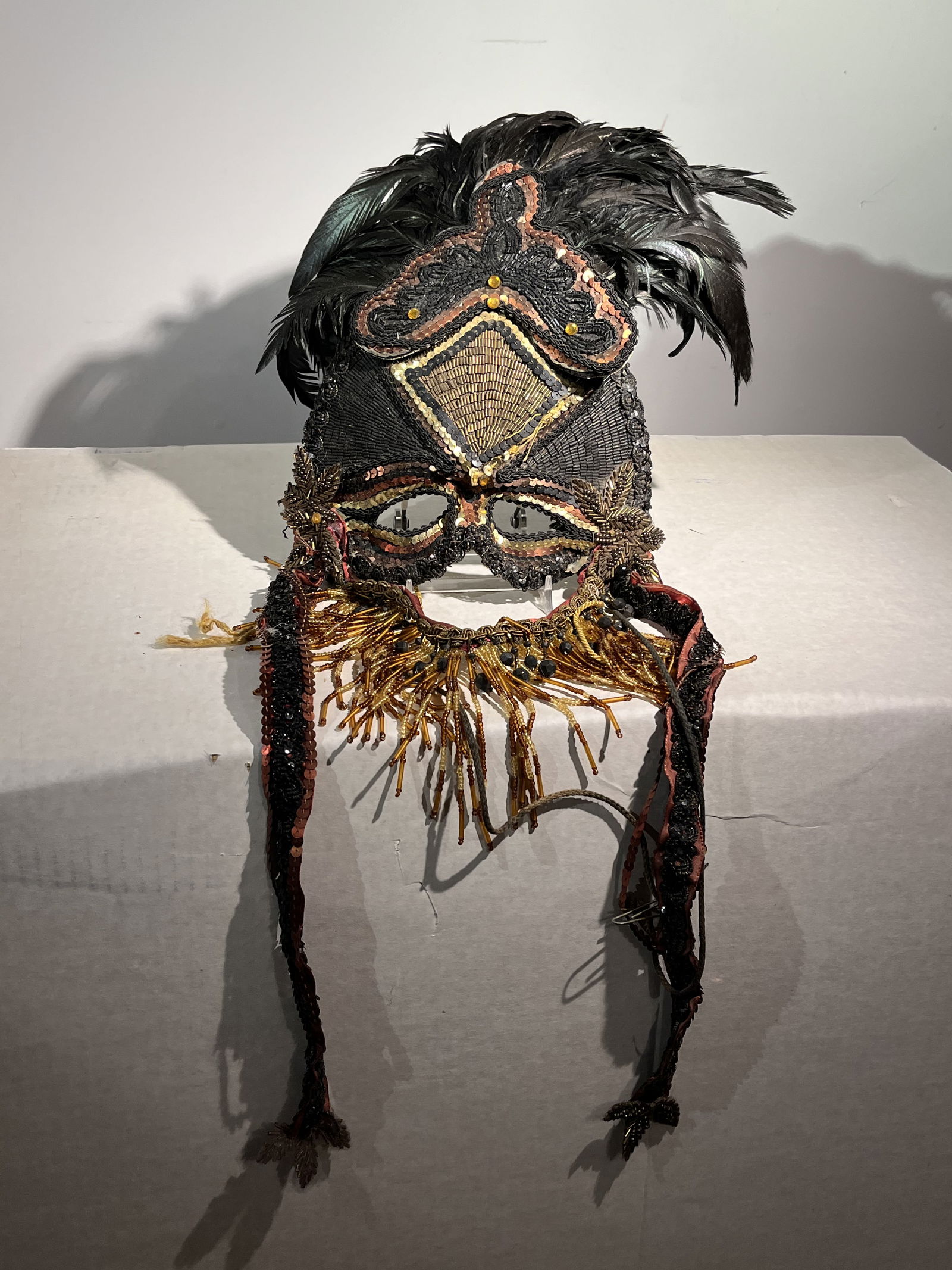 ROARING 20'S BEADED CARNIVAL MASK