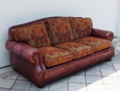 ROBB & STUCKY LEATHER SOFA: Le