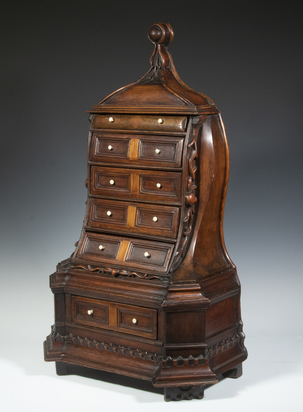 ROCOCO APPRENTICE CHEST Miniature