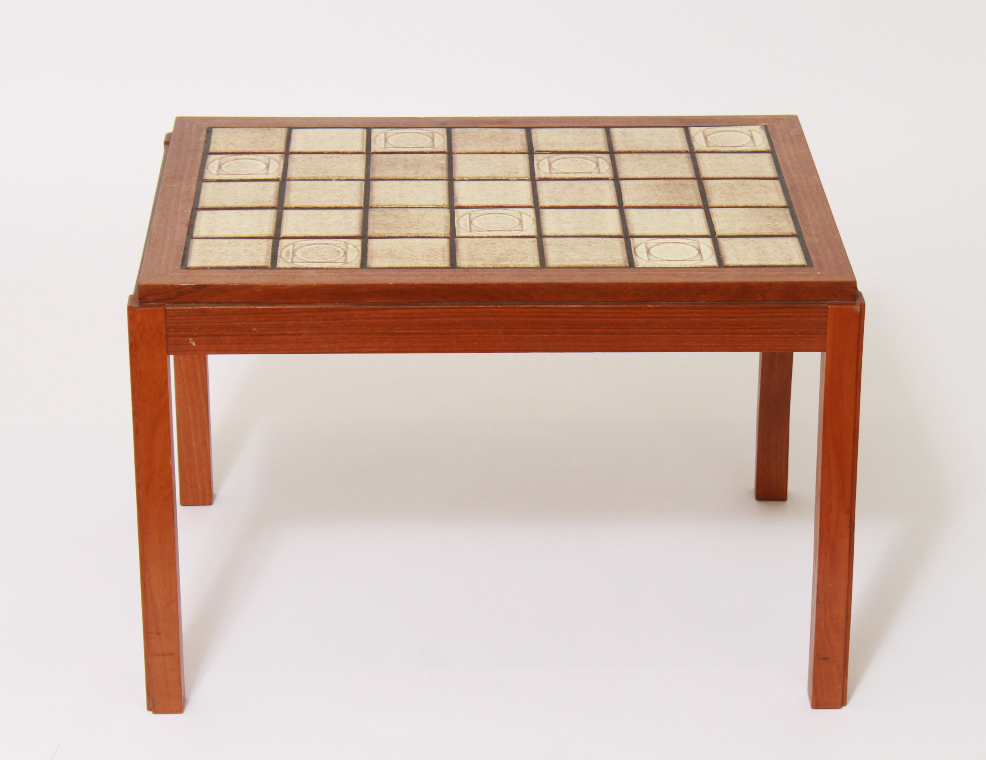 ROGER CAPRON MANNER SIDE TABLE W