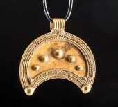 ROMAN 15K+ GOLD PENDANT CRESCE