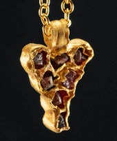 ROMAN GOLD PENDANT W/ GARNET C
