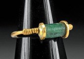 ROMAN GOLD RING W/ GREEN GLASS