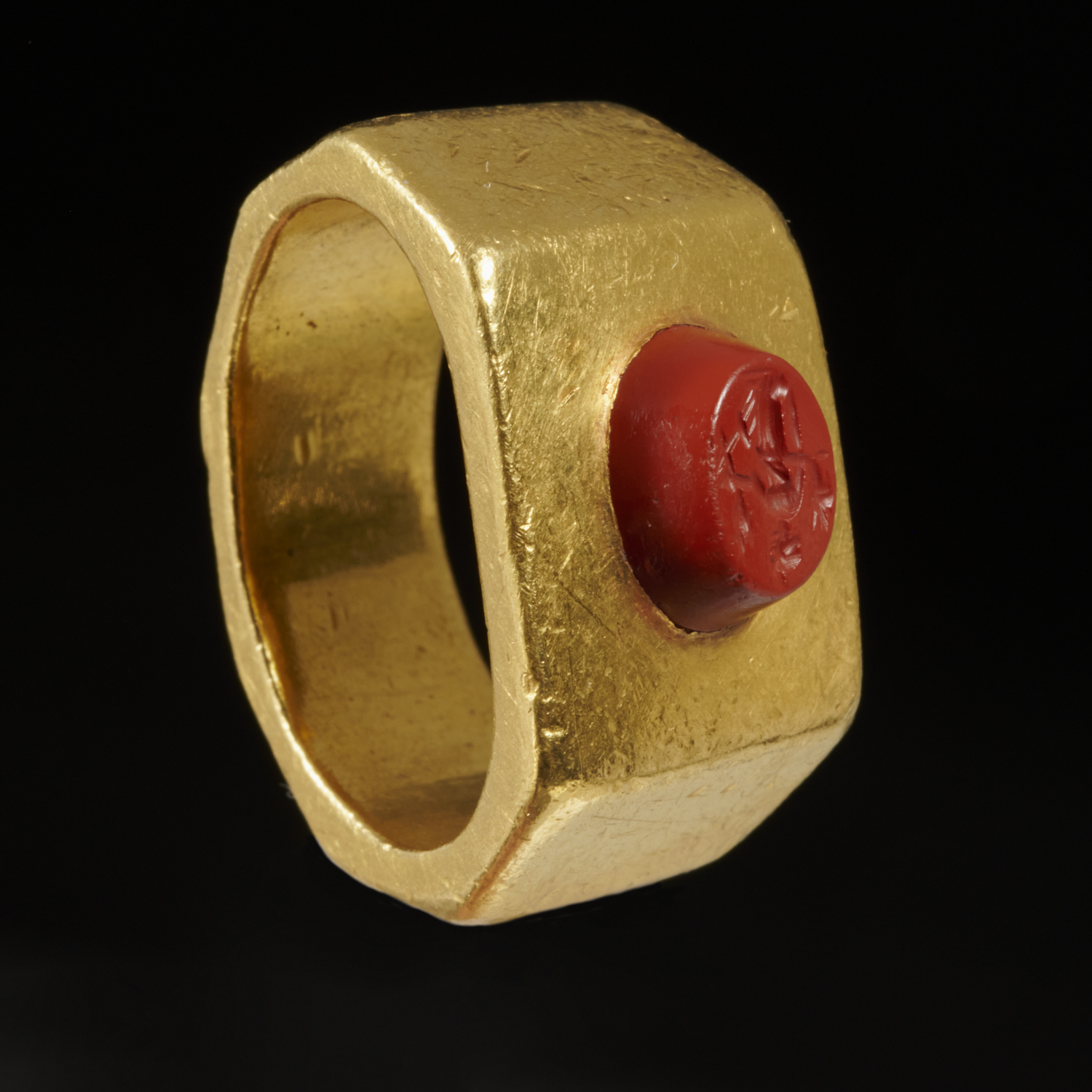 ROMAN STYLE GOLD AND INTAGLIO