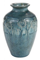 ROOKWOOD FLORAL MOTIF VASEAmer