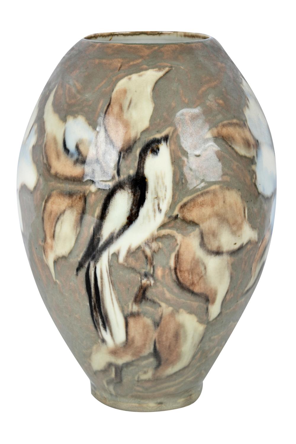 ROOKWOOD POTTERY VASEcirca 1946,