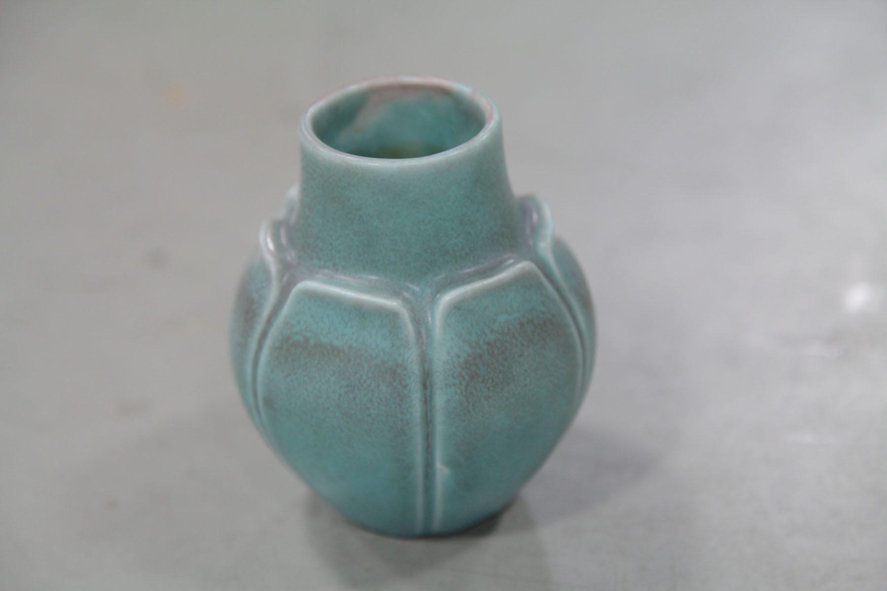 ROOKWOOD VASE.  Ohio  1920. Matte