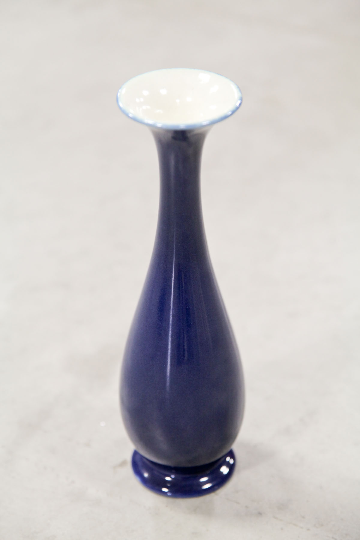 ROOKWOOD VASE.  Ohio  1921. Blue