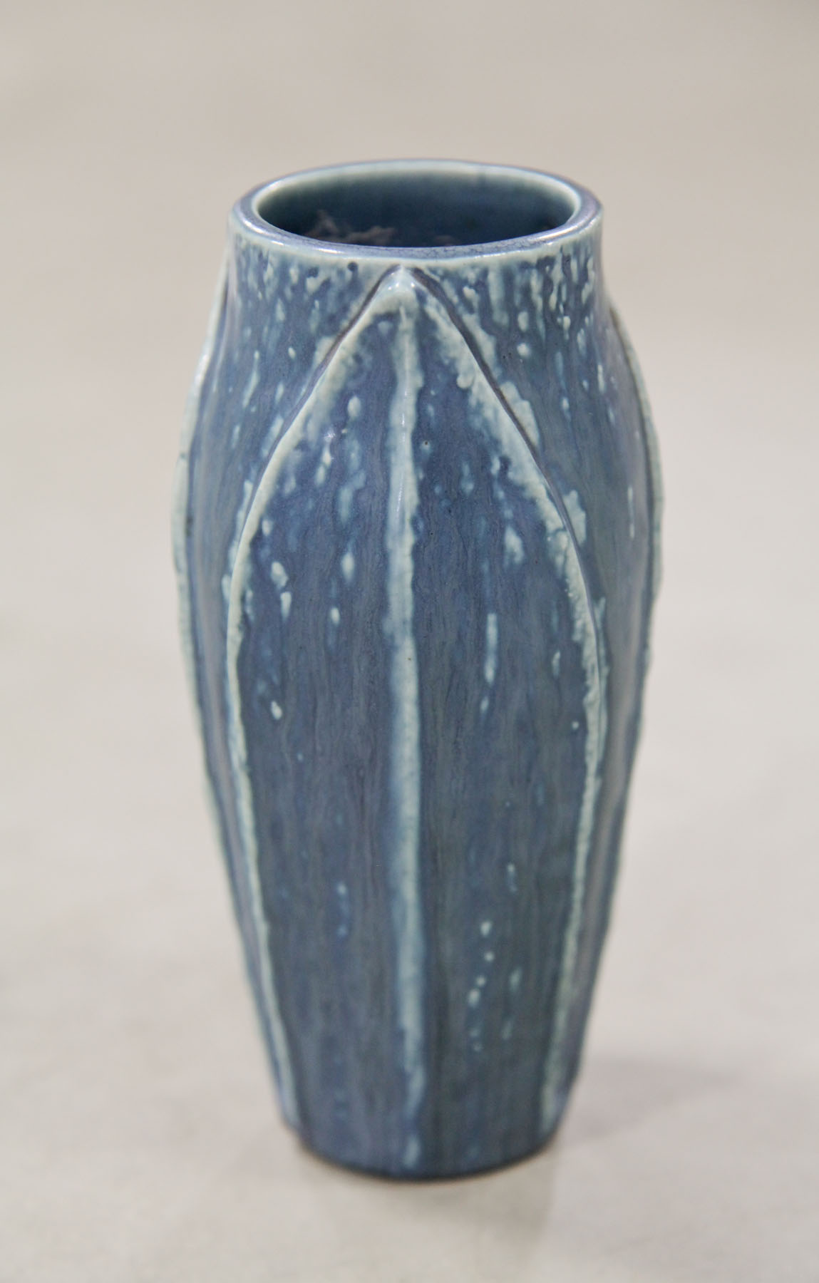 ROOKWOOD VASE.  Ohio  1922. Blue