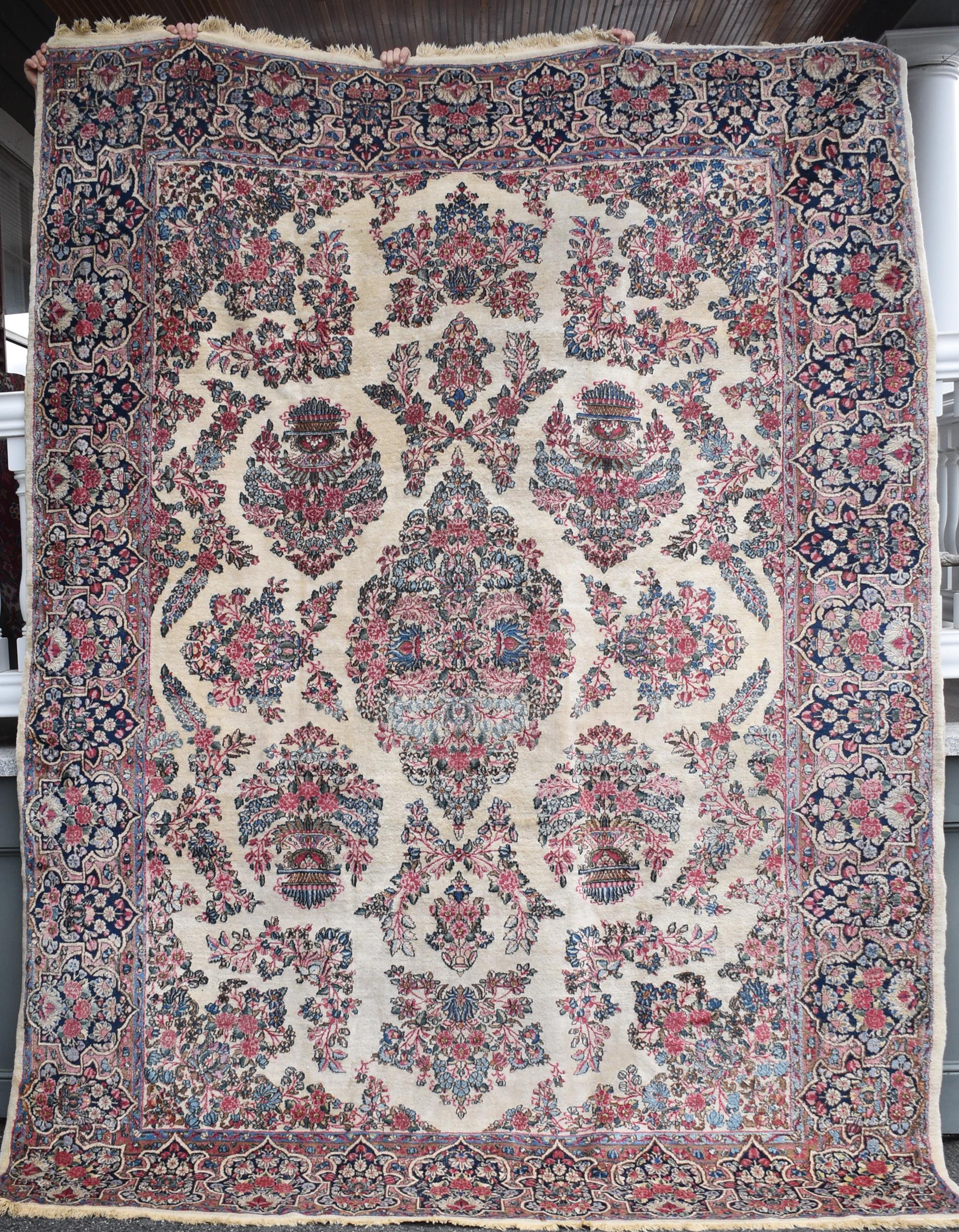 ROOM SIZE ORIENTAL PERSIAN RUG. Ca.