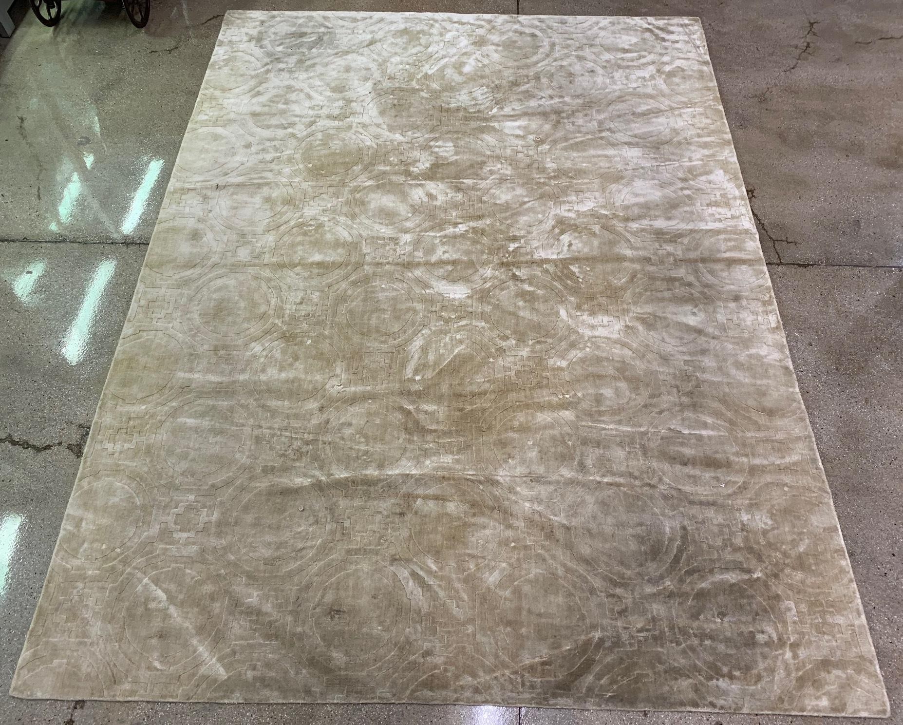 ROOM-SIZE SILK BLEND CARPET