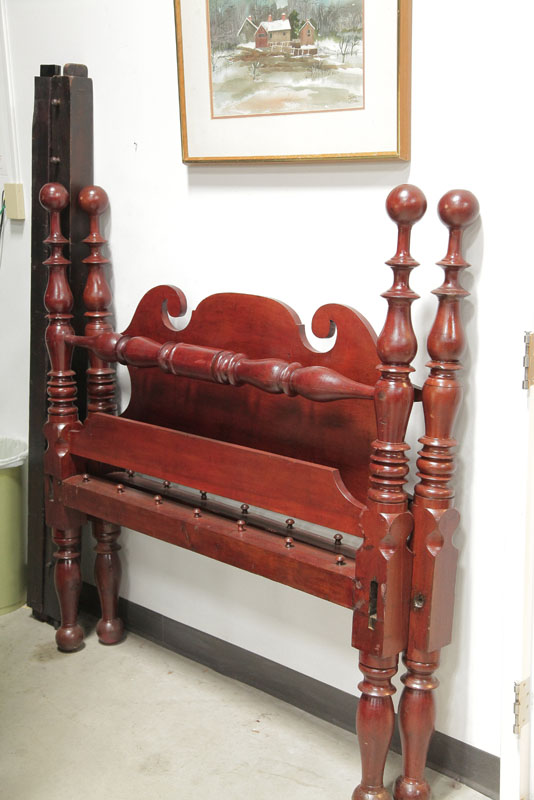 ROPE BED. Cherry  cannon ball bed
