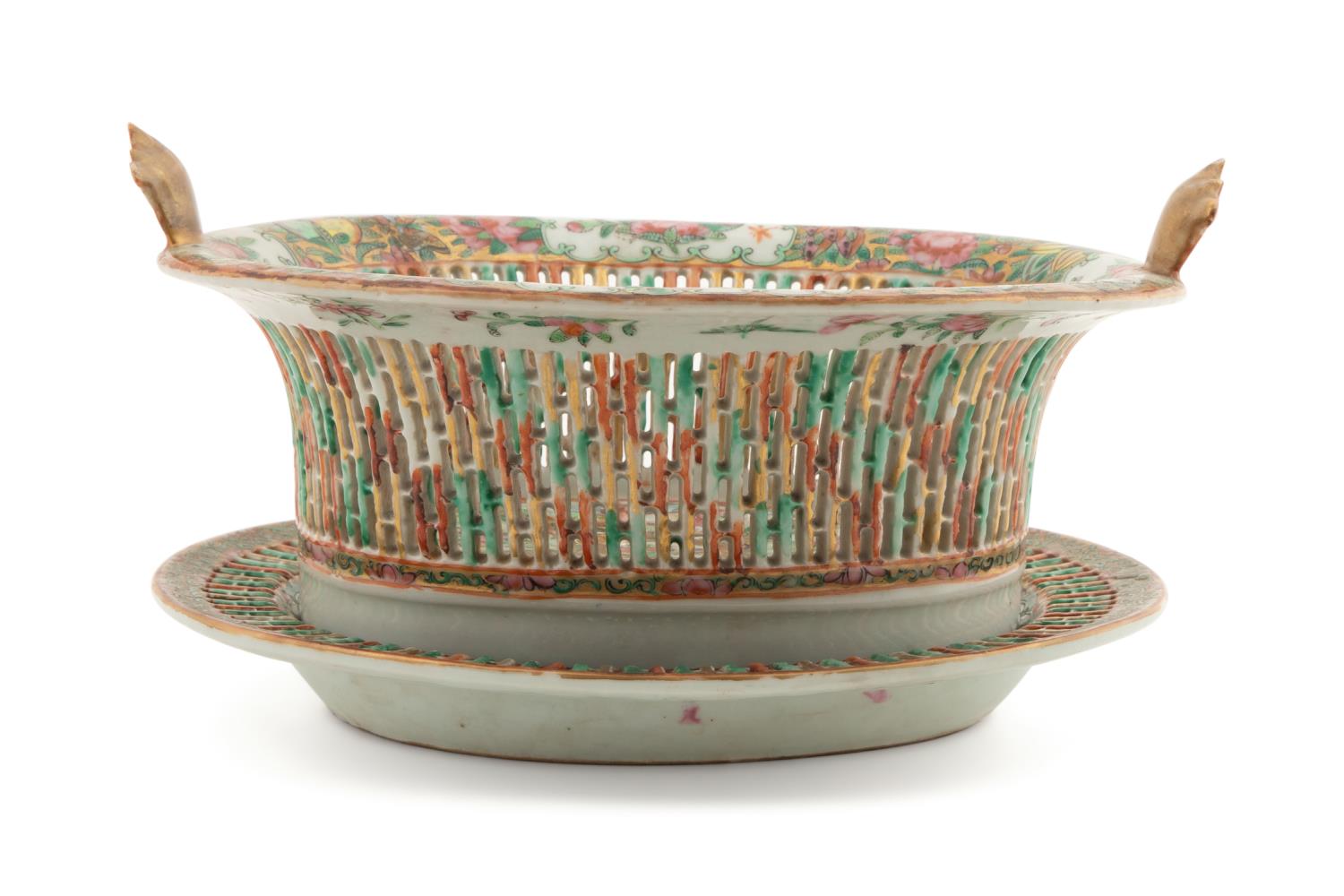 ROSE MEDALLION CHESTNUT BASKET &
