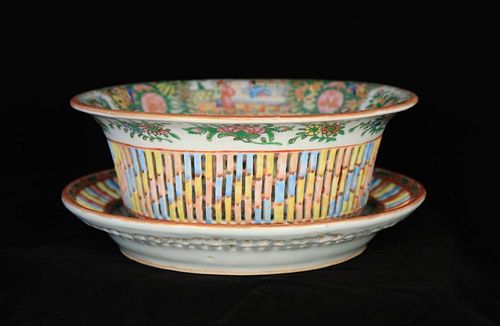 ROSE MEDALLION CHESTNUT BASKET