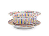 ROSE MEDALLION CHESTNUT BASKET