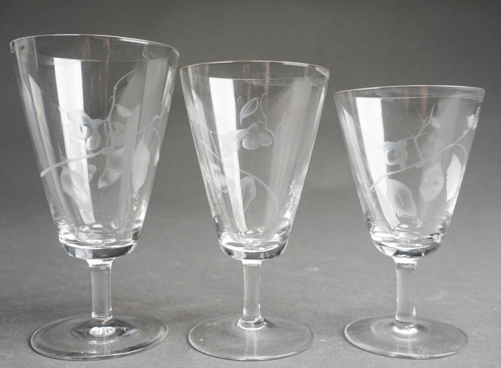 ROSENTHAL 19-PIECE PEA FLOWER