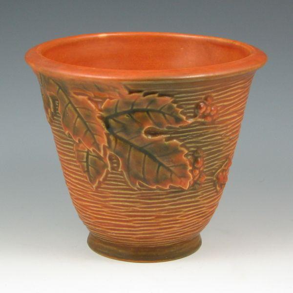 Roseville Bushberry flower pot in