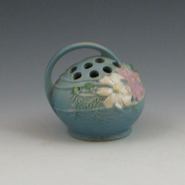 Roseville Cosmos flower frog in