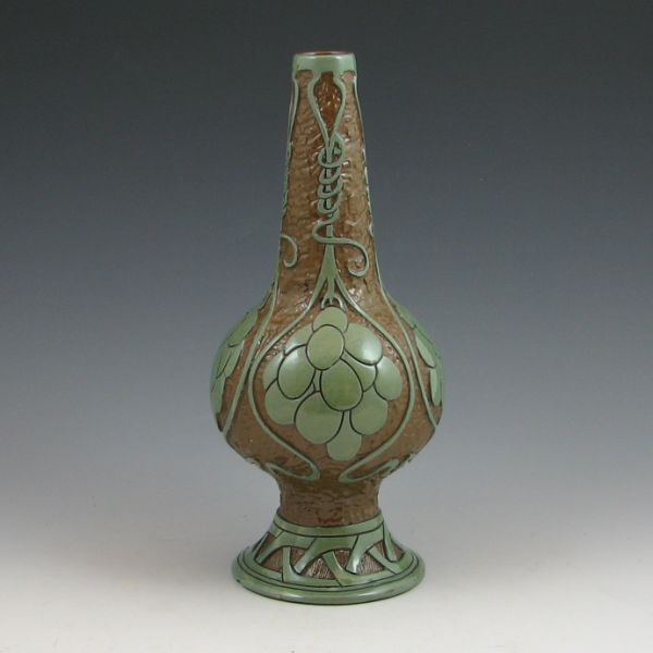 Roseville Della Robbia two-color