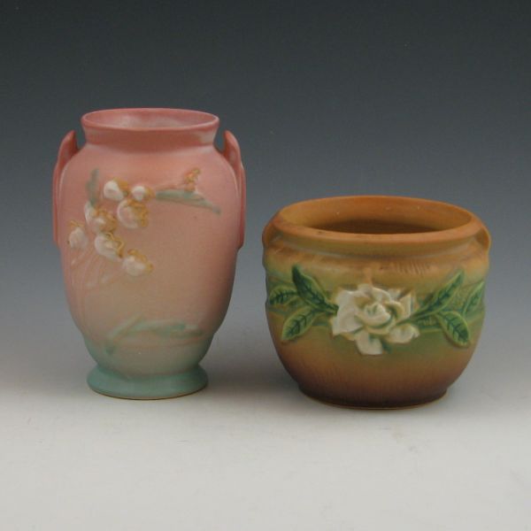 Roseville Ixia 853-6'' vase in pink