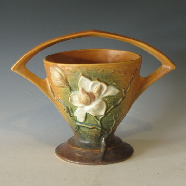 Roseville Magnolia basket in brown.